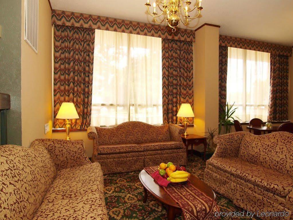 Best Western Salisbury Plaza Интерьер фото